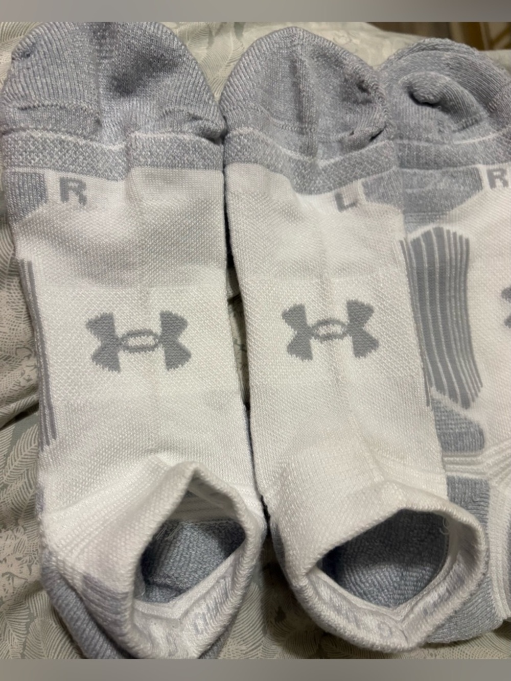 NWOT Under Armour Men’s White & Gray Low-Cut Athletic Socks - 3 Pack - Picture 2 of 6
